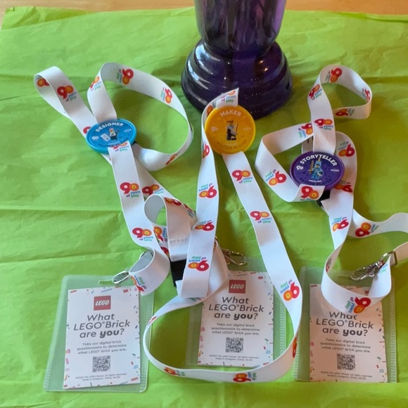 🔵🟡🟣 LEGO LE LANYARD WITH COLLECTABLE POPS 🟣🟡🔵 - Picture 2 of 16